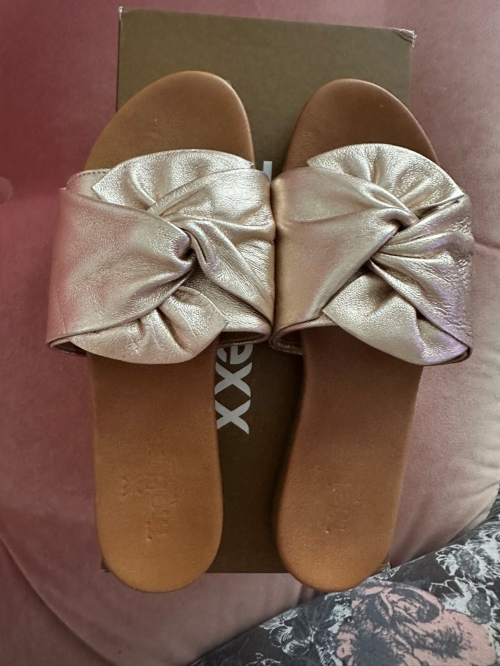 New The Flexx Metallic Rose Gold Knot Slide Sandals